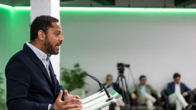 Vox reactiva las negociaciones con el PP en Extremadura en medio de la guerra con Ortega Smith