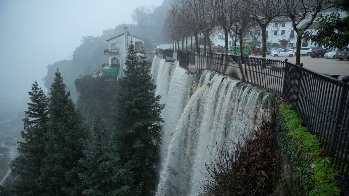 Cascada en un mirador de Grazalema, este miércoles.