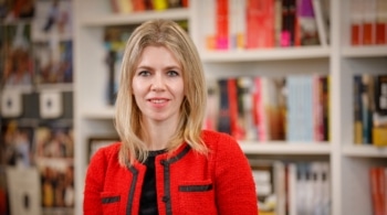 Greta Alonso, la misteriosa autora de novela negra da la cara: “Desde niña he fabulado con crímenes” 