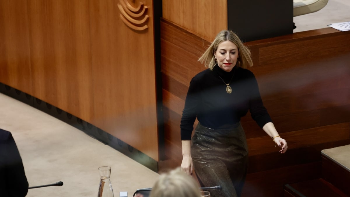 Arranca la cuenta atrás para María Guardiola, sin apoyo de Vox Arranca la cuenta atrás para María Guardiola, sin apoyo de Vox