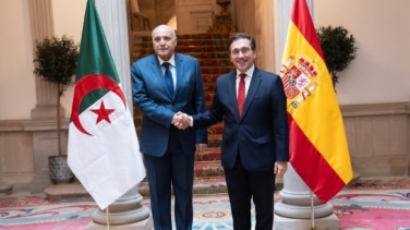 España sigue los pasos de Meloni y negocia con Argelia aumentar el suministro de gas