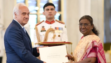 Exigen a Albares el cese inmediato del embajador español en la India por gestión irregular: "Ni feudos personales ni intocables"