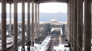 La huelga ferroviaria paraliza el AVE con 350 trenes cancelados y reduce Cercanías a la mitad