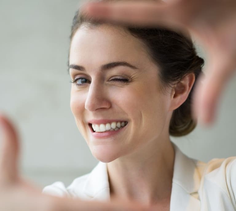 ¿Debería usar un irrigador dental? Los dentistas explican por qué el cepillado de toda la vida no es suficiente