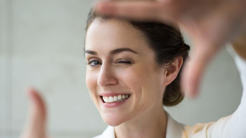 ¿Debería usar un irrigador dental? Los dentistas explican por qué el cepillado de toda la vida no es suficiente