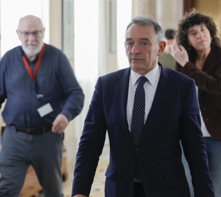 IU ve una operación de blanqueo del rey en la desclasificación de los papeles del 23-F