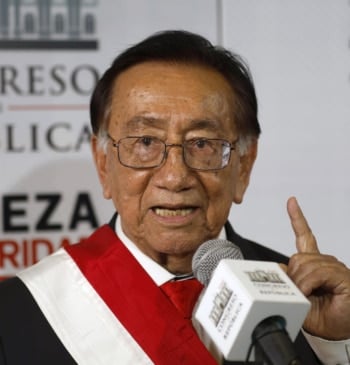 Balcázar asume la presidencia interina de Perú con la promesa de una [...]