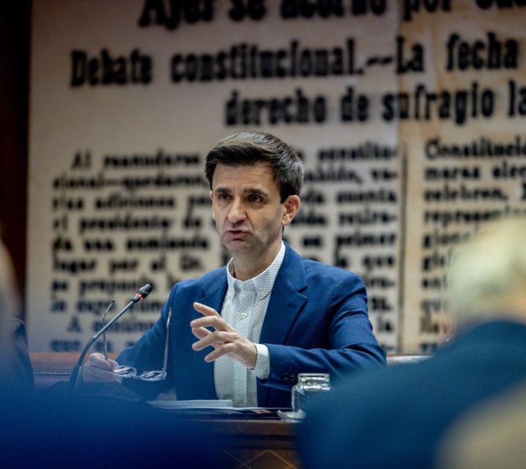 Vox agudiza su choque contra el presidente de RTVE: "Si hace falta les echaremos a patadas"