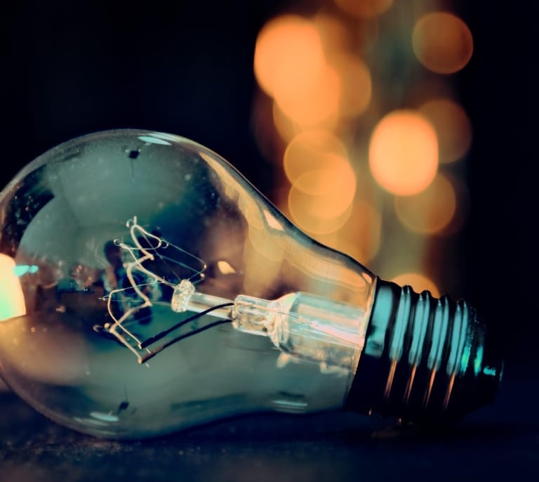 Precio de la luz hoy, 23 de febrero de 2026: el efecto de las franjas horarias en el coste energético