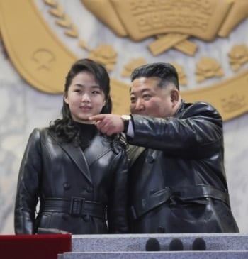 Ovación unánime al líder norcoreano Kim Jong-un en el cierre del Congreso [...]