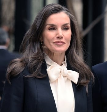 A Letizia le hacen un traje (a medida) para apoyar la lana [...]