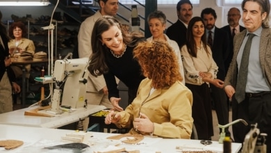 Letizia en la meca del zapato: las mejores imágenes de la reina en la fábrica de Pedro García en Elda