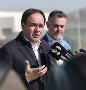 Pérez Llorca defiende "reconducir" la relación con las víctimas de la dana: [...]