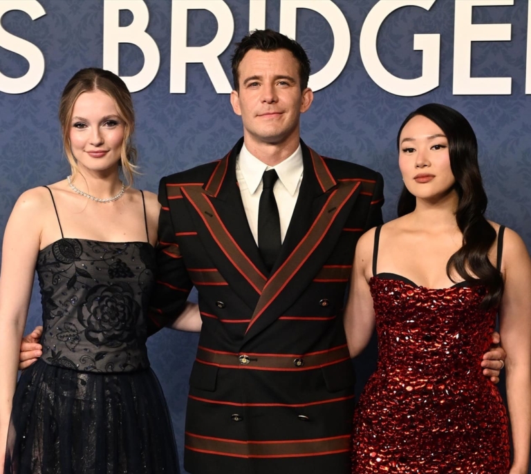 Los mejores looks de la fiesta de máscaras de 'Los Bridgerton' en Madrid con Luke Thompson, Yerin Ha y Hannah Dodd
