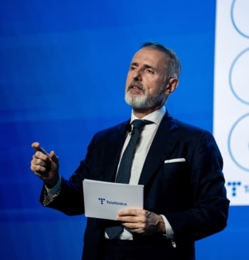 Telefónica factura un 1,7% más y reduce pérdidas un 75% hasta junio