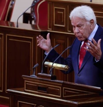 Felipe González defiende al rey Juan Carlos y critica la desclasificación "arbitraria" [...]