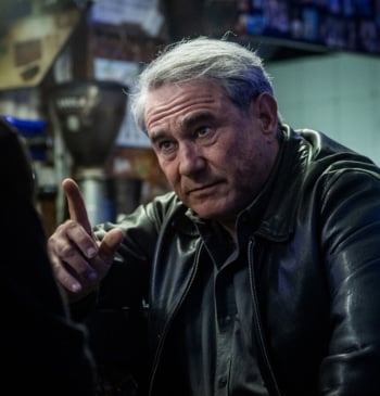 Okupas, fondos buitre e inmigración en Barcelona, un cóctel molotov en serie... [...]