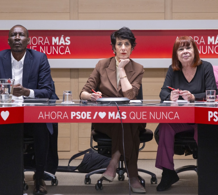 El PSOE rechazaba las "regularizaciones generalizadas", contrarias a la UE, hasta que necesitó contentar a Podemos