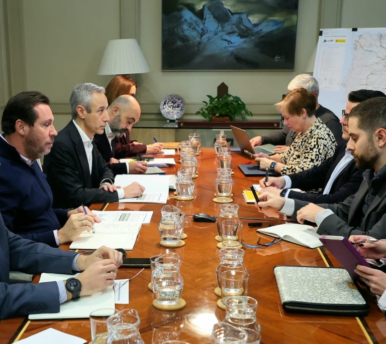 Puente creará 3.600 nuevas plazas en Renfe y Adif para parar la huelga y elevará el gasto en mantenimiento