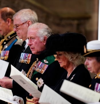 Las amistades peligrosas con Epstein, última prueba de fuego para las monarquías [...]