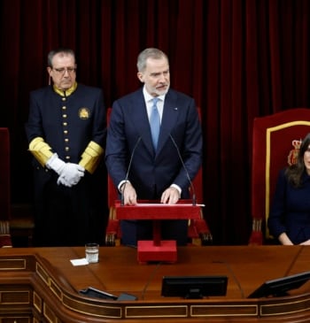 El Rey defiende que "la mejor manera de conmemorar la Constitución es [...]