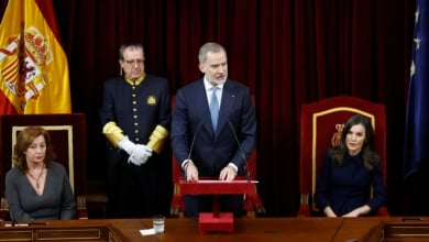 El Rey defiende que "la mejor manera de conmemorar la Constitución es cumplirla" y respetar a las instituciones