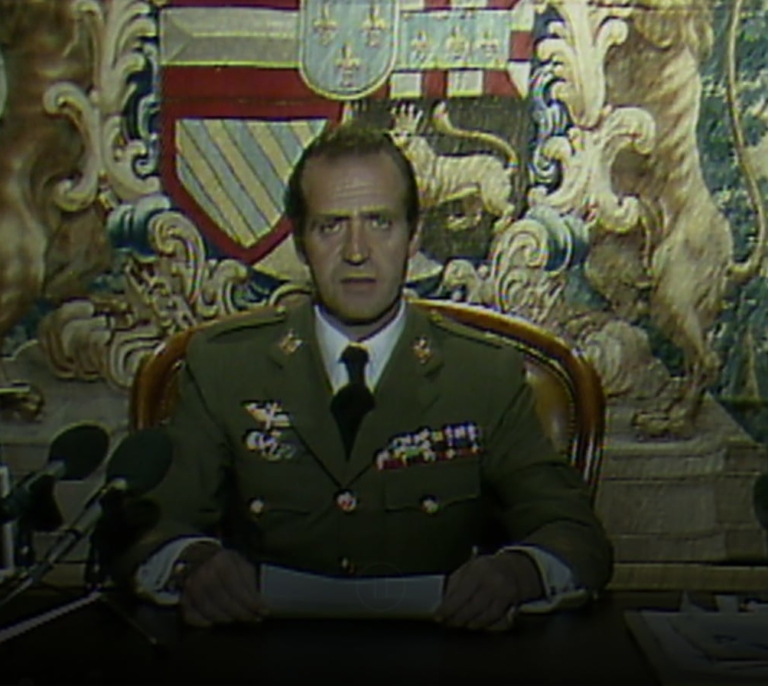 Los documentos desclasificados del 23-F y la ausencia de grabaciones de la Zarzuela dejan a resguardo al rey emérito