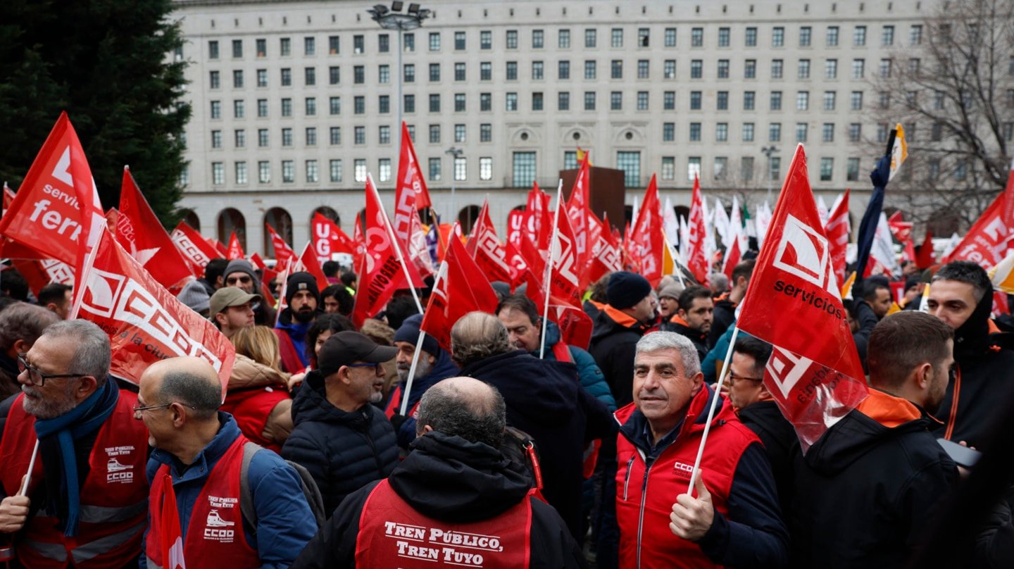 Los grandes sindicatos desconvocan la huelga de trenes tras alcanzar un acuerdo con Puente