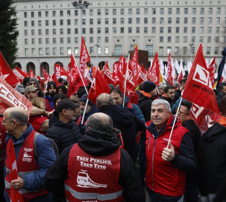 Los grandes sindicatos desconvocan la huelga de trenes tras alcanzar un acuerdo con Puente