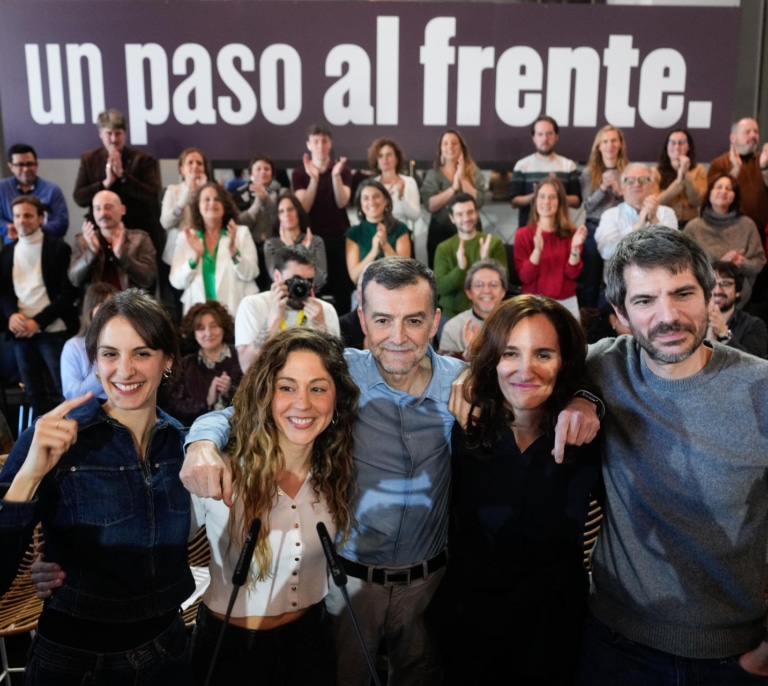 La nueva alianza de izquierdas se conjura frente a la "resignación", los "frenos" del PSOE y se abre a Podemos