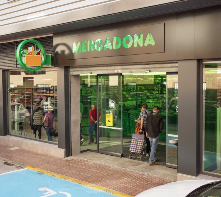 Mercadona trae a sus estanterías un nuevo bizcocho de manzana por menos de 5 euros