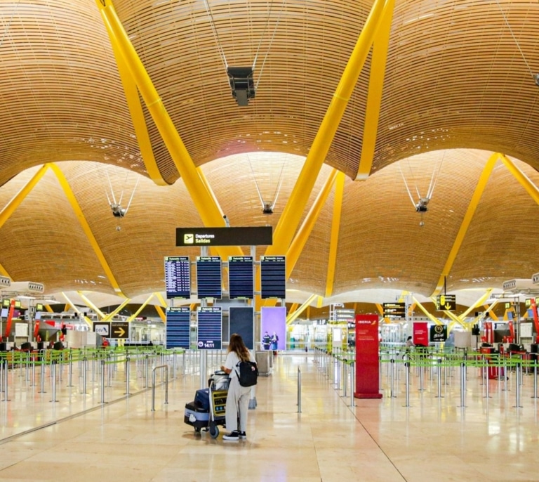 T4, el aeropuerto revolucionario que Richard Rogers 'copió' a Norman Foster: "Todos han tomado el modelo que iniciamos en Stansted"