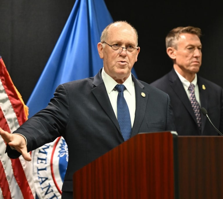 Trump retira a 700 agentes federales del ICE y el CBP de Mineápolis