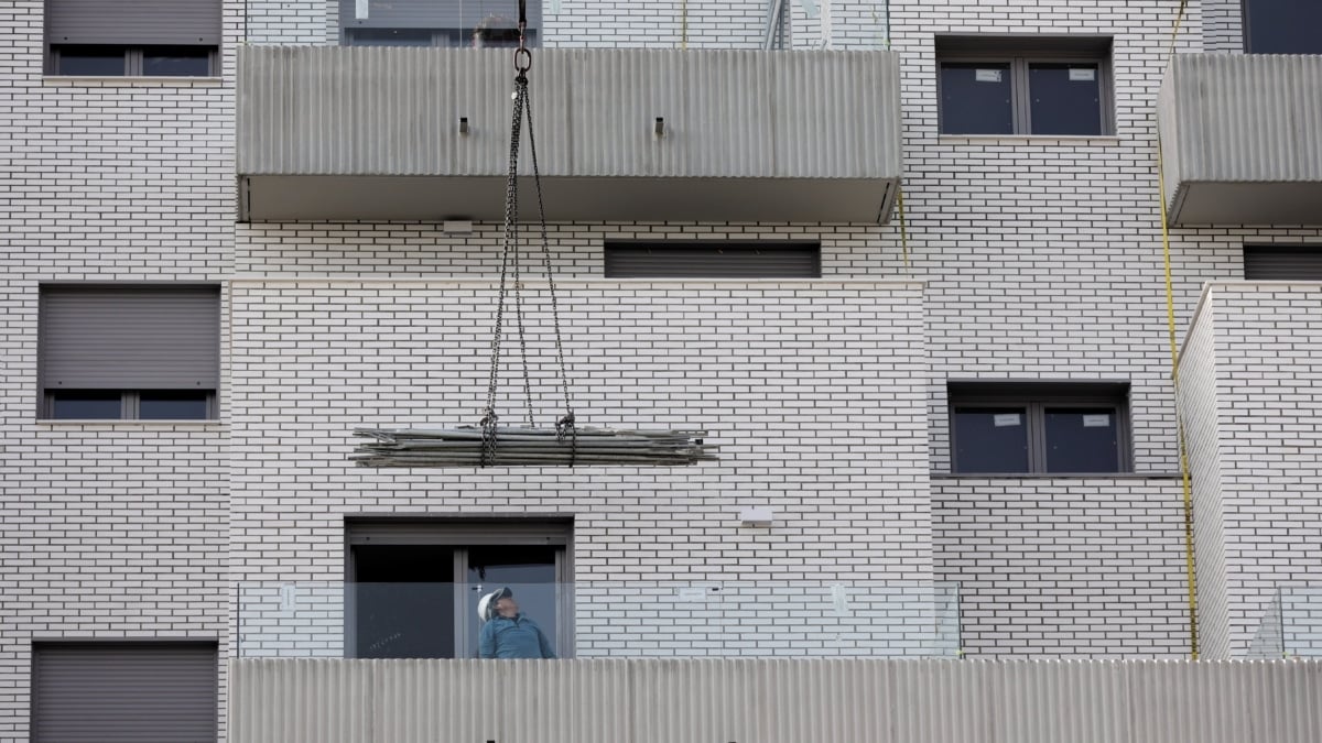 Alerta en el sector de la construcción: las horas no trabajadas y pagadas crecen 18 veces más que las horas remuneradas