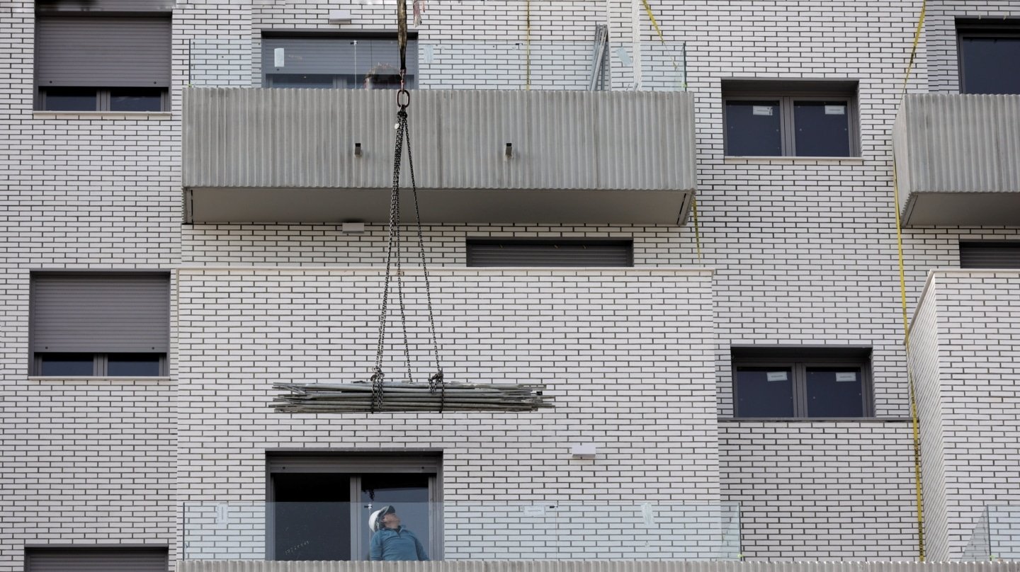 Alerta en el sector de la construcción: las horas no trabajadas y pagadas crecen 18 veces más que las horas remuneradas