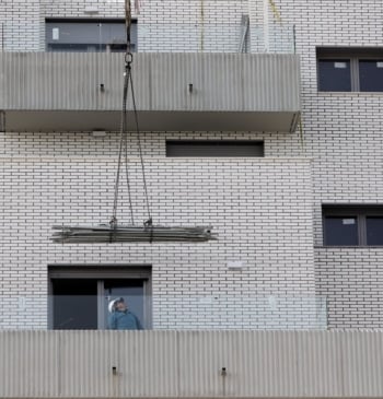 Alerta en el sector de la construcción: las horas no trabajadas y [...]