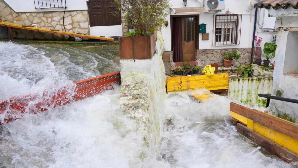 La borrasca Nils pone en alerta a Andalucía por viento, lluvias intensas y temporal marítimo