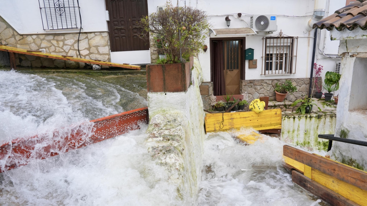 La borrasca Nils pone en alerta a Andalucía por viento, lluvias intensas y temporal marítimo