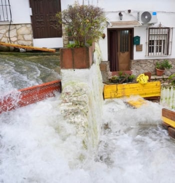 La borrasca Nils pone en alerta a Andalucía por viento, lluvias intensas [...]