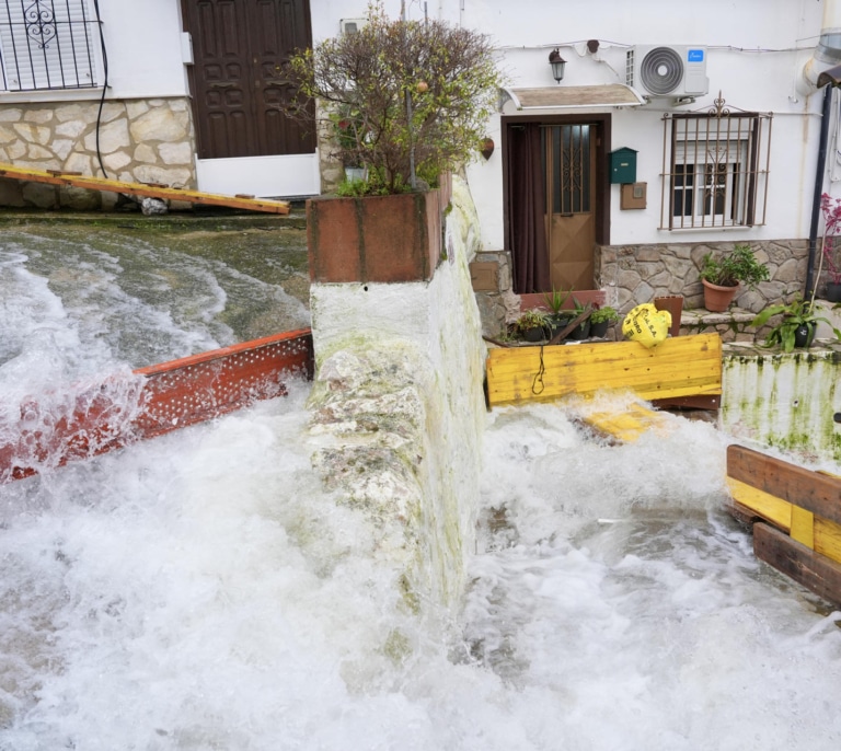 La borrasca Nils pone en alerta a Andalucía por viento, lluvias intensas y temporal marítimo