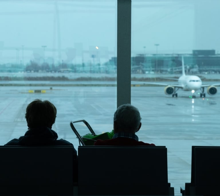 El viento obliga a desviar cuatro vuelos en El Prat y a cancelar 30