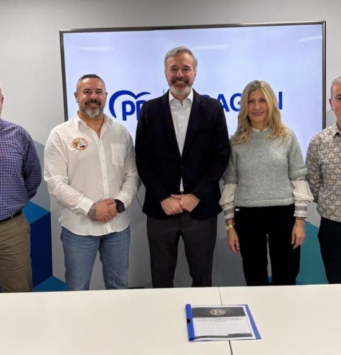 El PP rectifica y Azcón escucha al voto militar que puede decidir 3 escaños en Aragón 