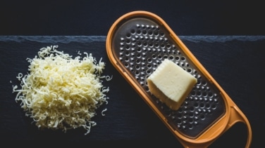 Alerta alimentaria: Consumo avisa de posible presencia de astillas de madera en estos lotes de queso rallado