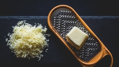 Alerta alimentaria: Consumo avisa de posible presencia de astillas de madera en estos lotes de queso rallado