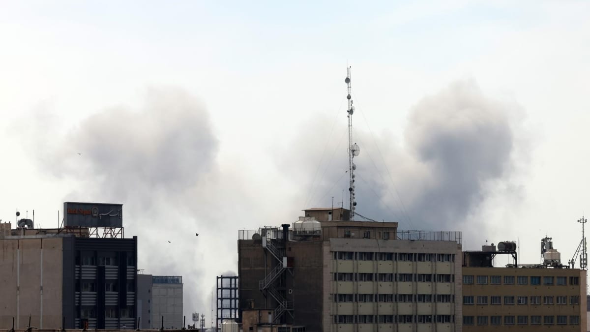 España completa la evacuación de su embajada en Irán y traslada al personal diplomático a Azerbaiyán