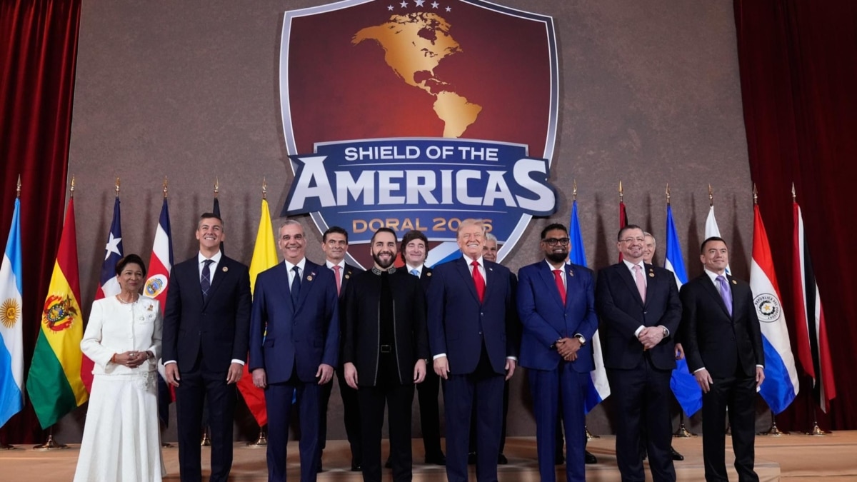 Foto de familia en la cumbre 'Escudo de las Américas' el sábado, en Miami.