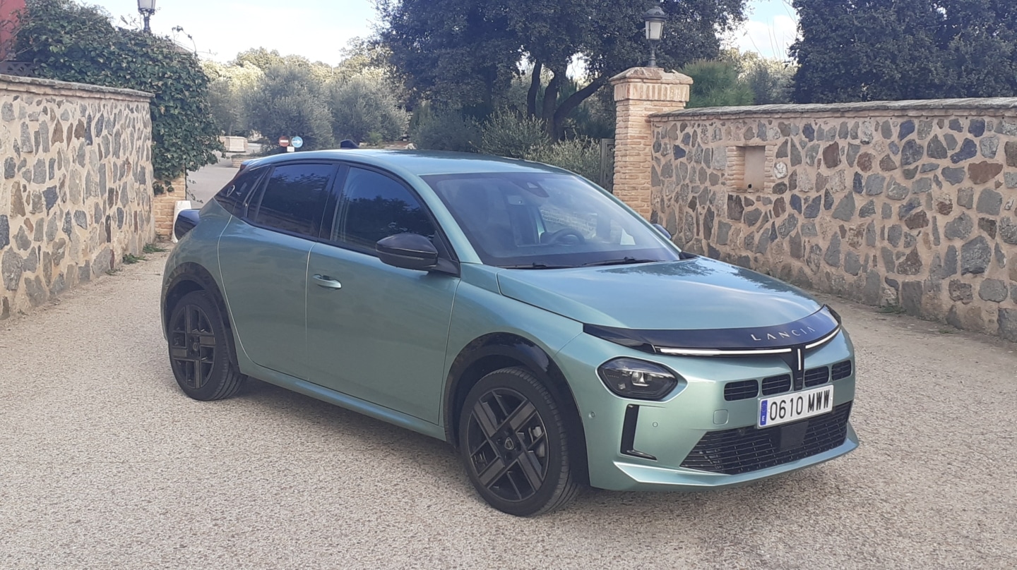 Lancia Ypsilon Ibrida LX: Magistral mezcla de estilo y tradición