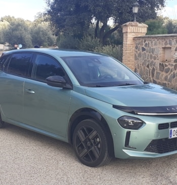 Lancia Ypsilon Ibrida LX: Magistral mezcla de estilo y tradición