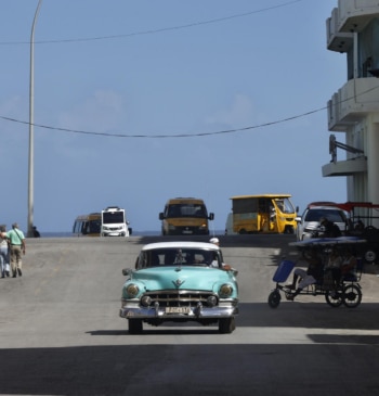 Trump amenaza con tomar Cuba en un descanso de la guerra con [...]