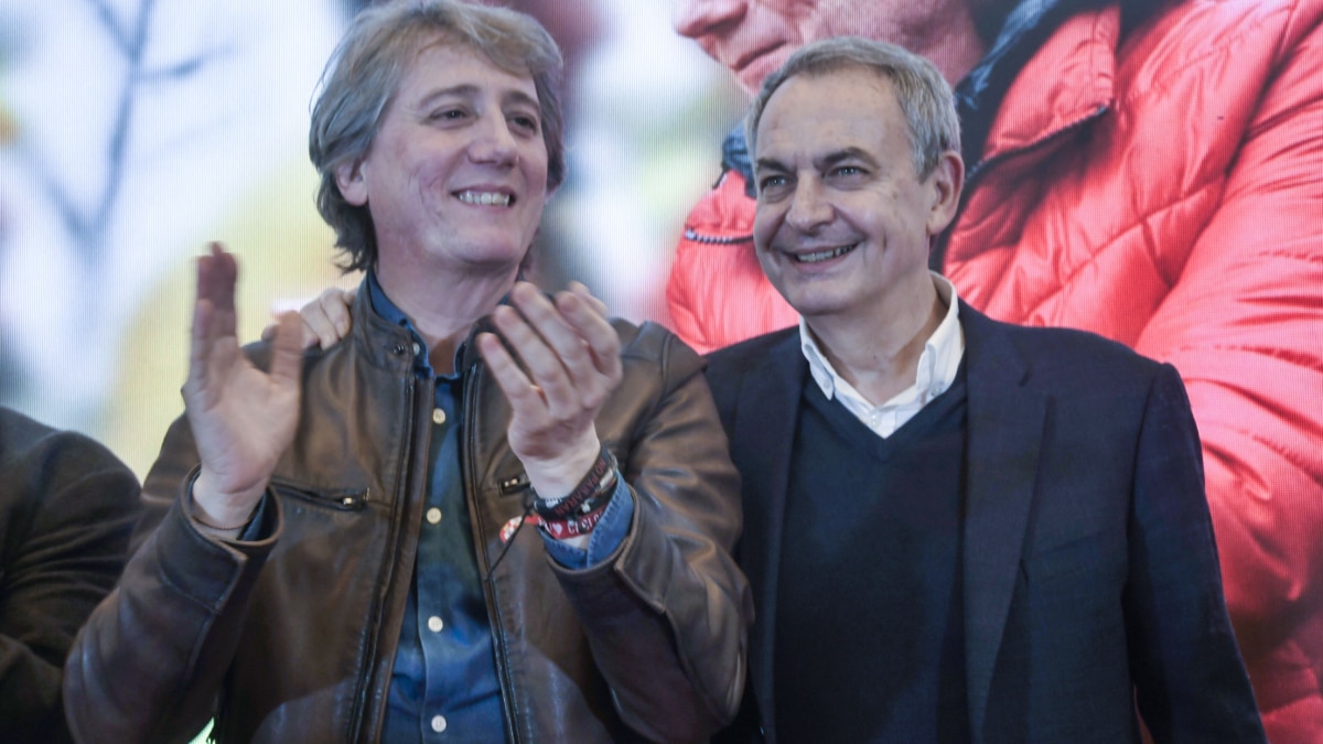 SEGOVIA (CASTILLA Y LEÓN), 11/03/2026.- El expresidente del Gobierno José Luis Rodríguez Zapatero (d), y el candidato socialista a la presidencia de la Junta de Castilla y León, Carlos Martínez (i), participan en un acto de campaña electoral este miércoles en Segovia (castilla y León). EFE/ Pablo Martín